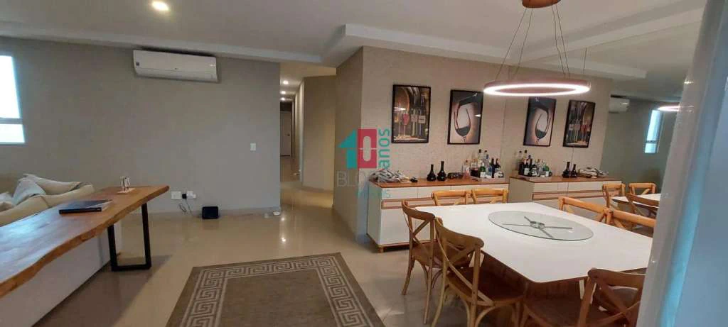 Furnished apartment with 3 en-suite bedrooms and 2 spots — photo 17