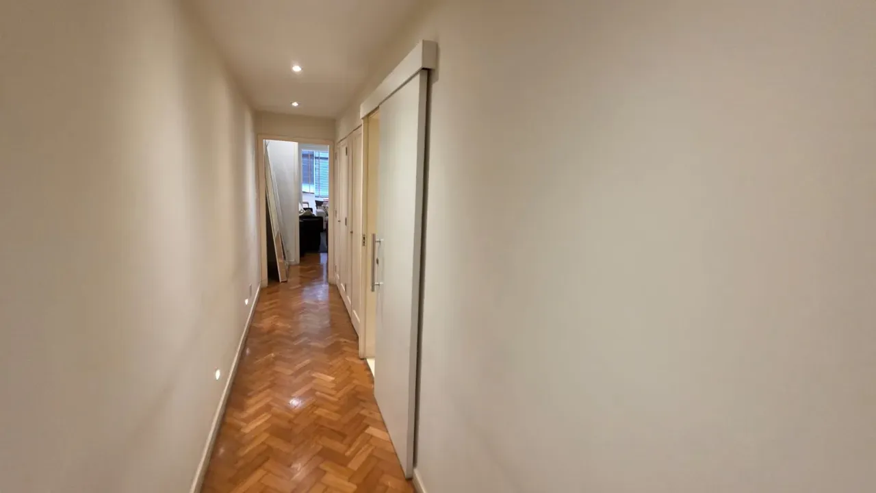 Apartamento com cozinha fechada e 3 quartos — photo 29