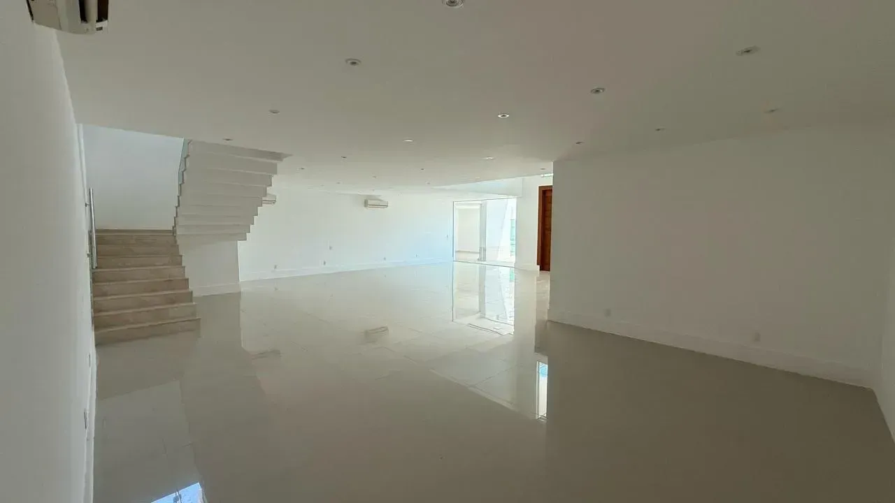 Casa com 5 quartos e 5 banheiros, 900 m² — photo 18