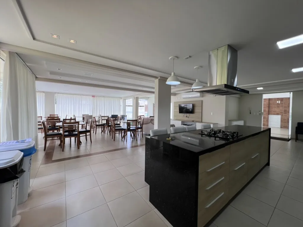 One-bedroom apartment in a building with a pool — photo 10
