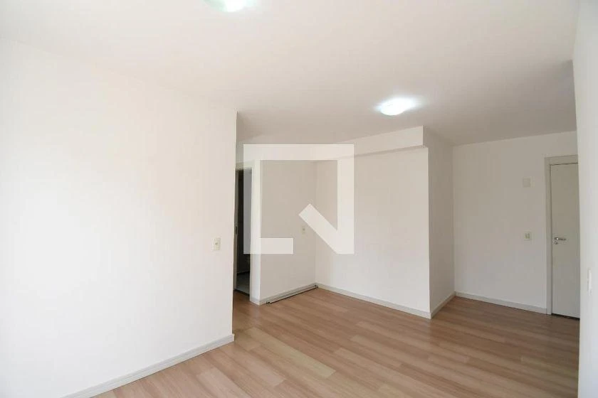 Wood or laminate floors in a 2-bedroom apartment, 86 m² — photo 35
