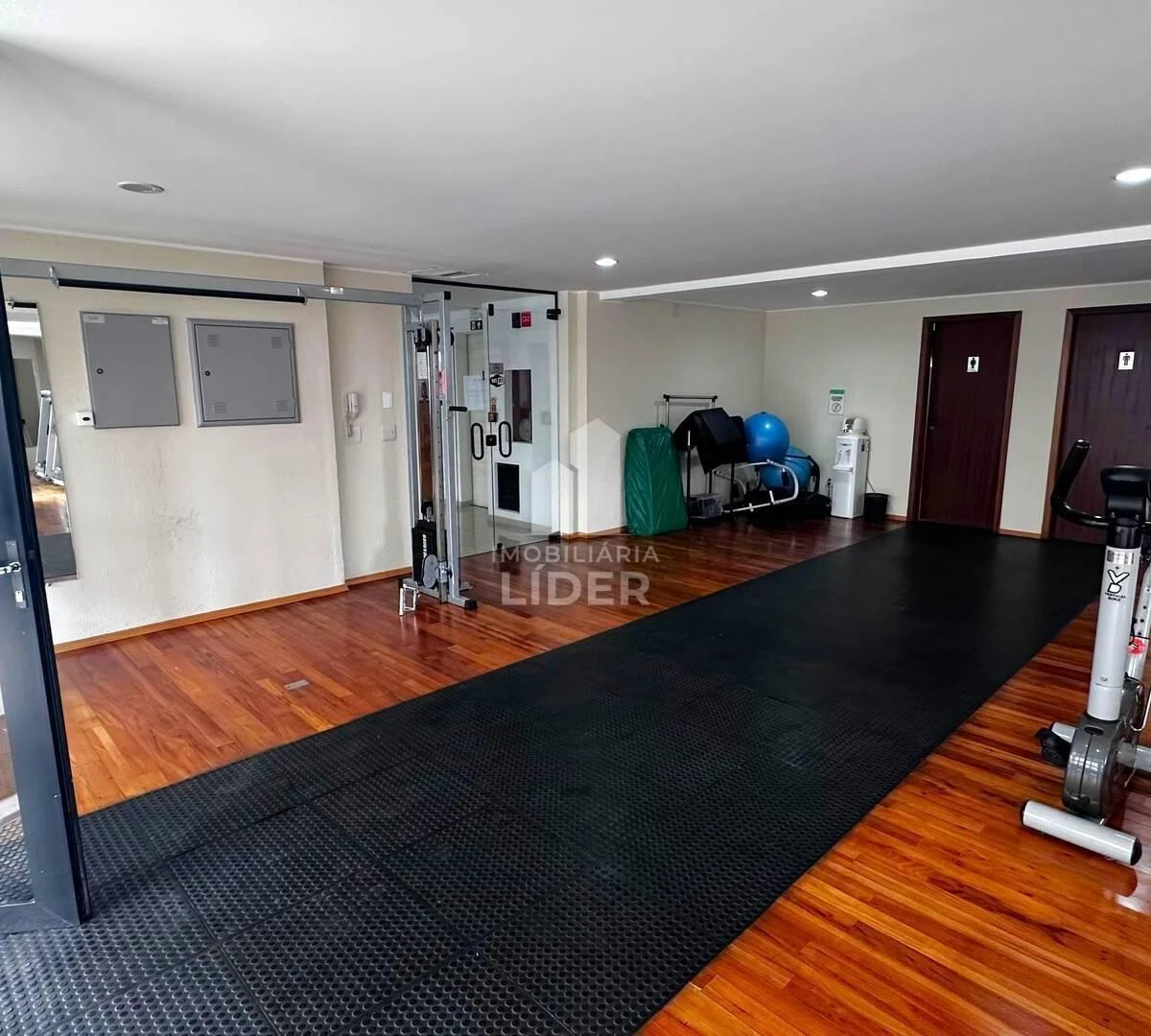 One-bedroom apartment with a bathtub in Curitiba — photo 20