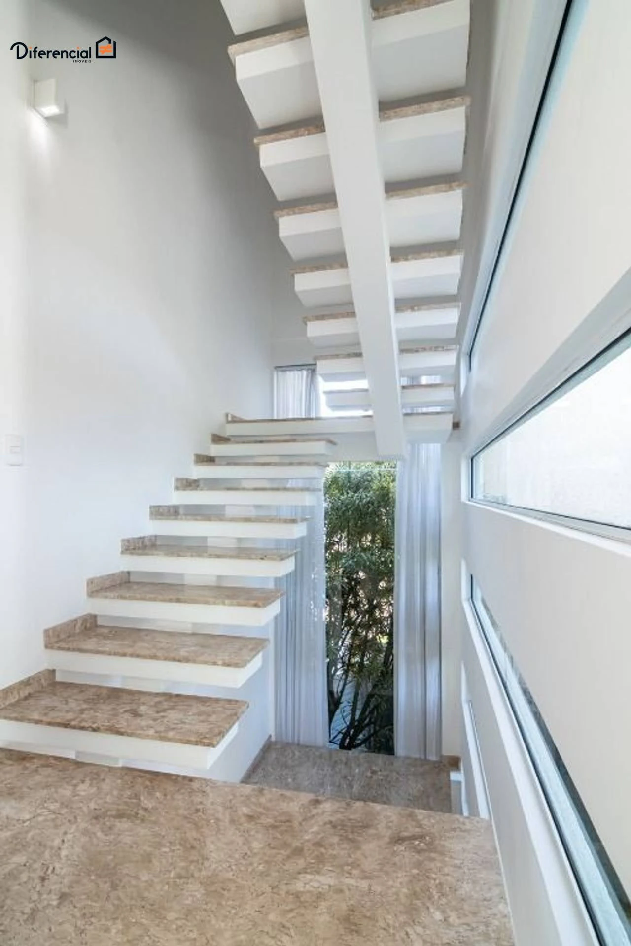 Floor-to-ceiling windows in a 2-bedroom house, 300 m² — photo 21