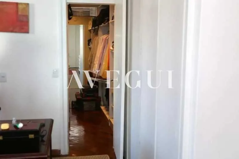 250 m² apartment with 4 bedrooms and 3 parking spots — photo 30