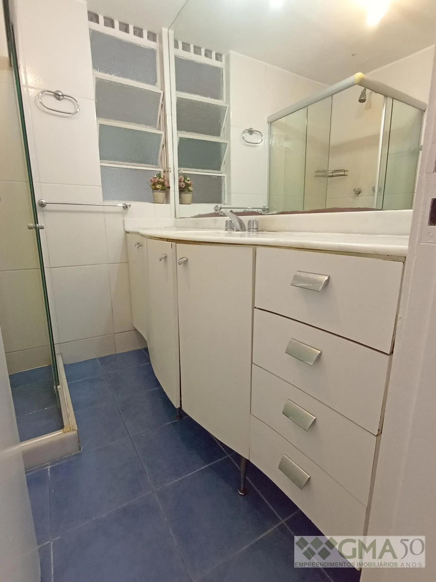 Wood or laminate floors in a 3-bedroom apartment, 92 m² — photo 20