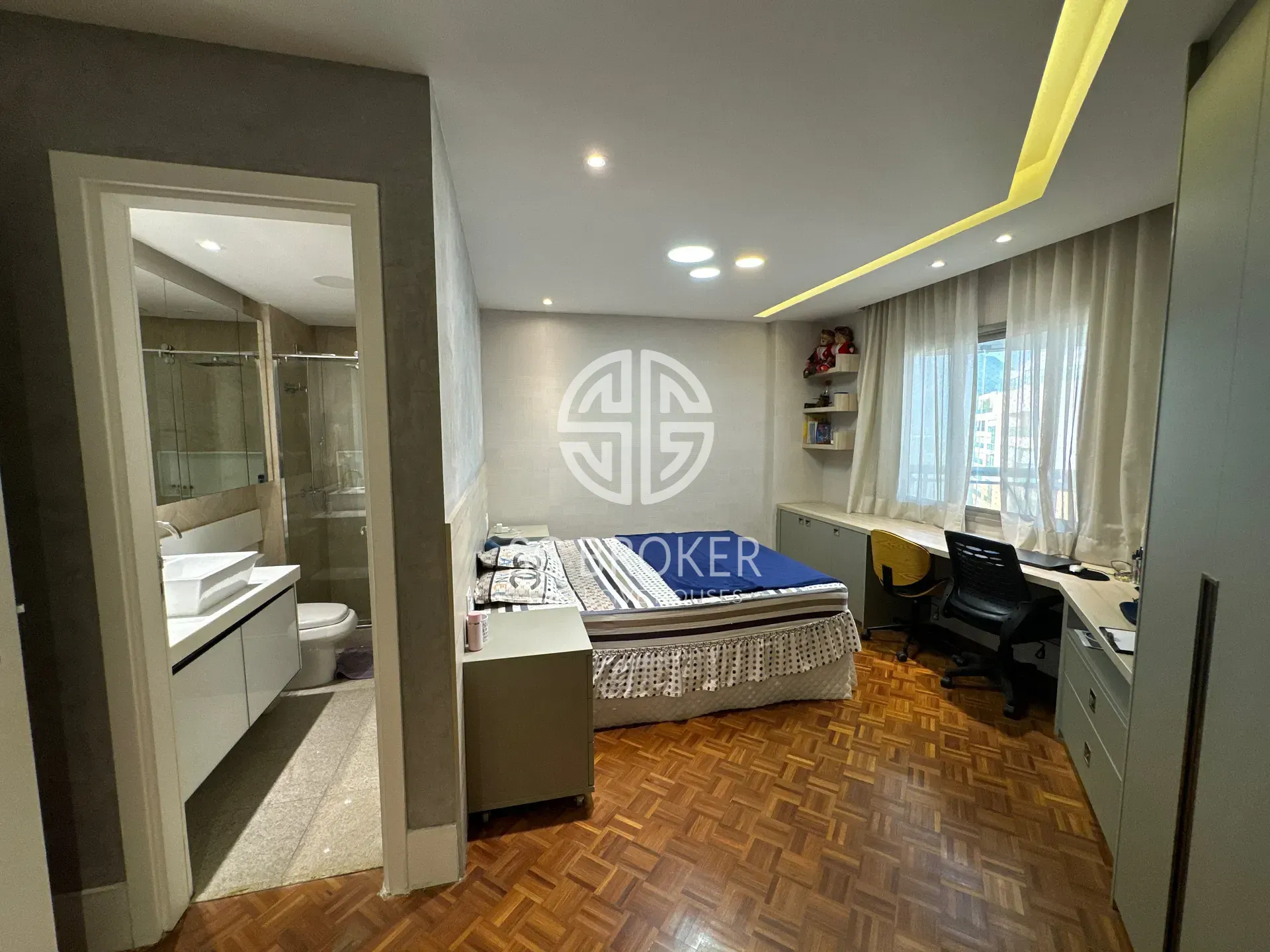 Furnished apartment with open-plan kitchen and 4 bedrooms — photo 21