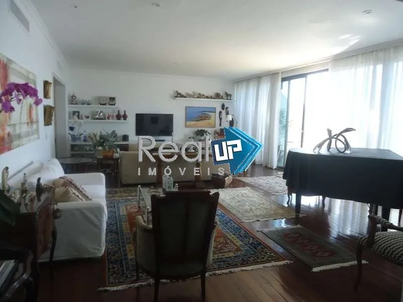Furnished apartment with 4 bedrooms and an open kitchen — photo 12