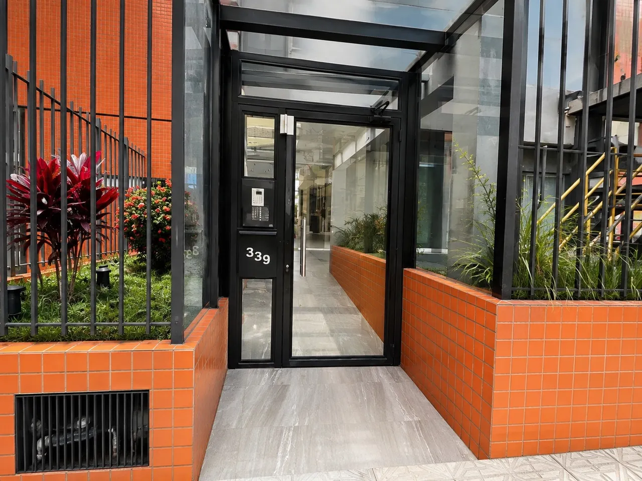 Parking-free apartment with enclosed kitchen and AC — photo 13