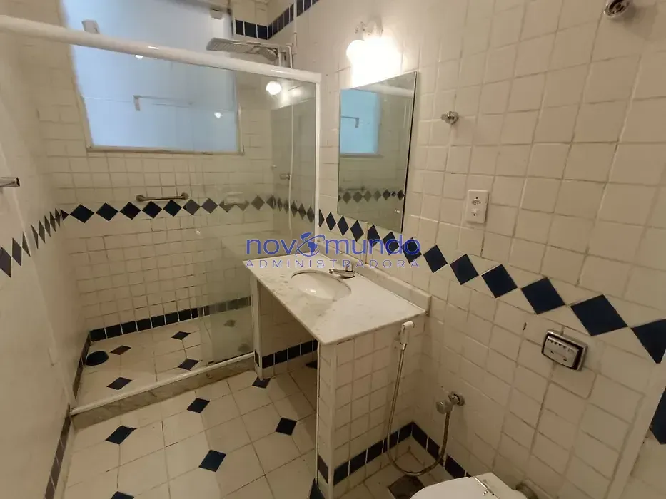 Apartamento de 3 quartos com piso de madeira ou laminado — photo 2