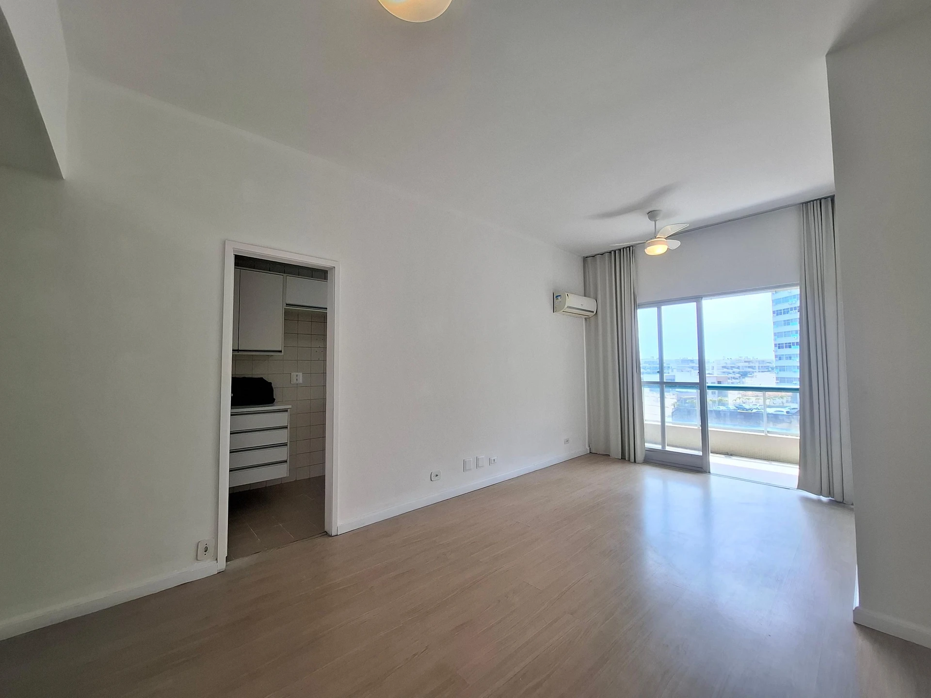 2 quartos e janelas do piso ao teto: apartamento de 75 m² — photo 4