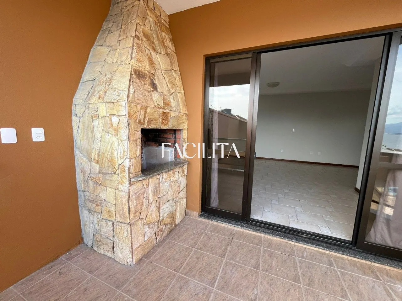 Furnished 456 m² house with 3 en-suite bedrooms and pool — photo 43