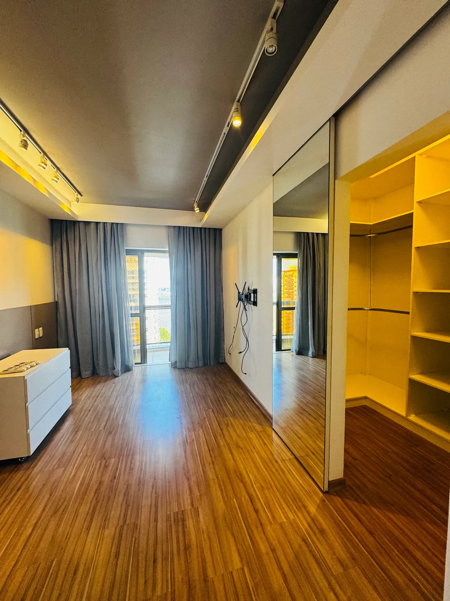 4-bedroom apartment with a park view in Rio de Janeiro — photo 13