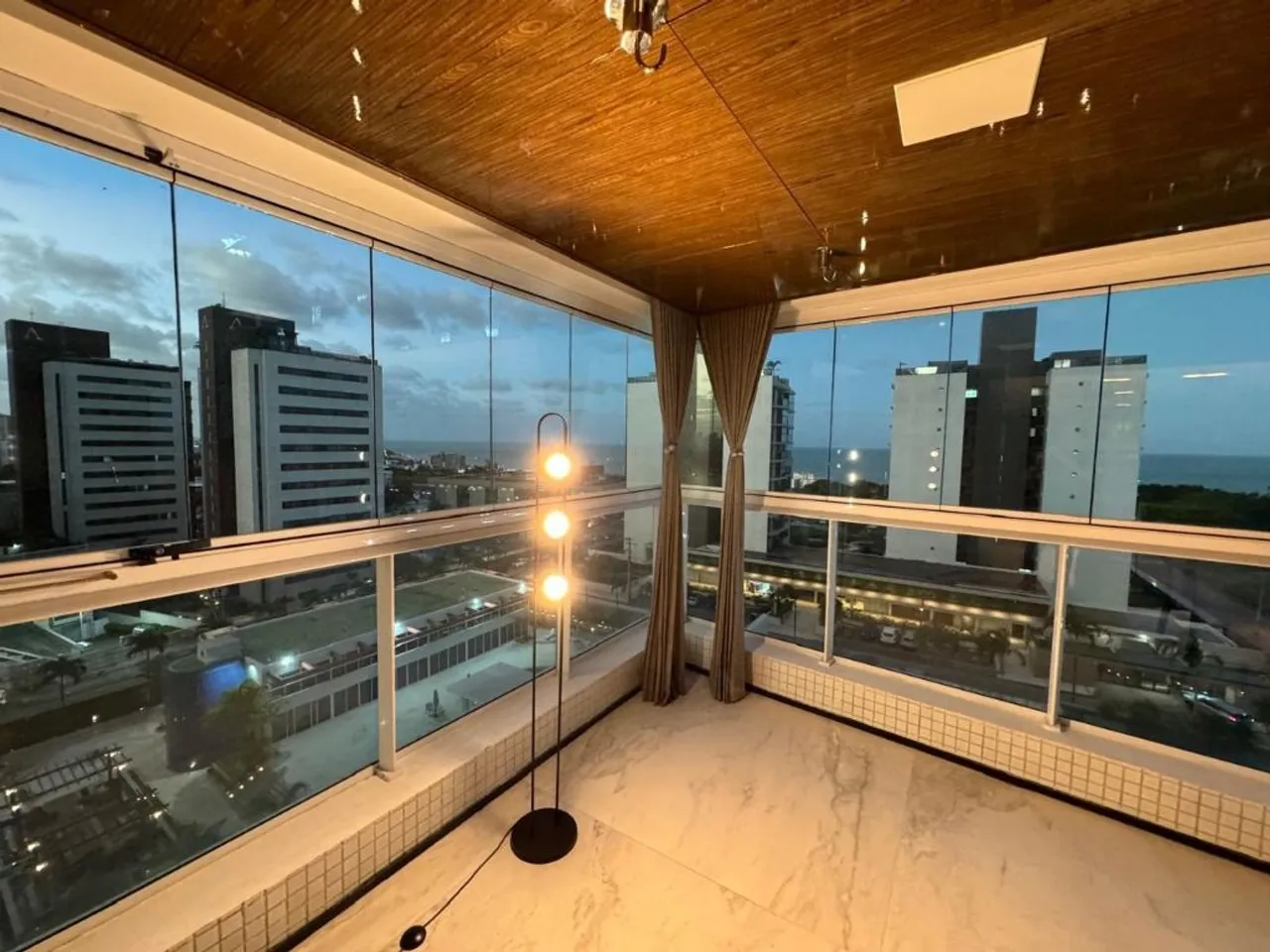 Floor-to-ceiling windows in a 3-bedroom apartment, 260 m² — photo 7