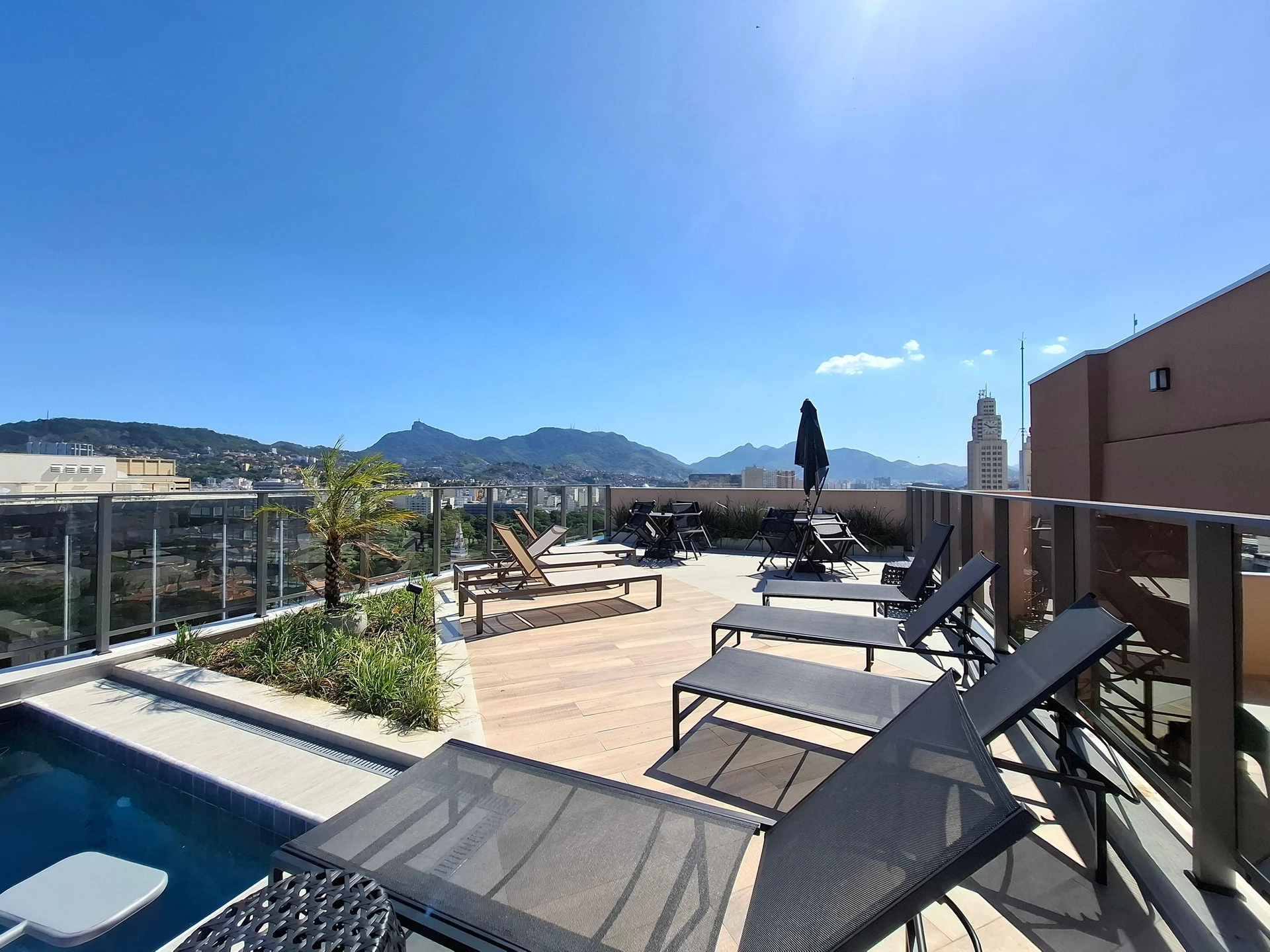 1-bedroom apartment with a balcony and washing machine — photo 16