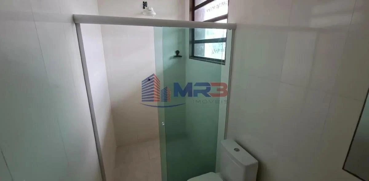 Walk-in closet in a 3-bedroom house, 80 m²
