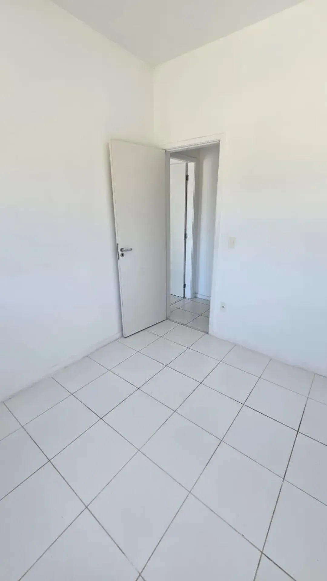 2-bedroom apartment in a building with a gym — photo 12
