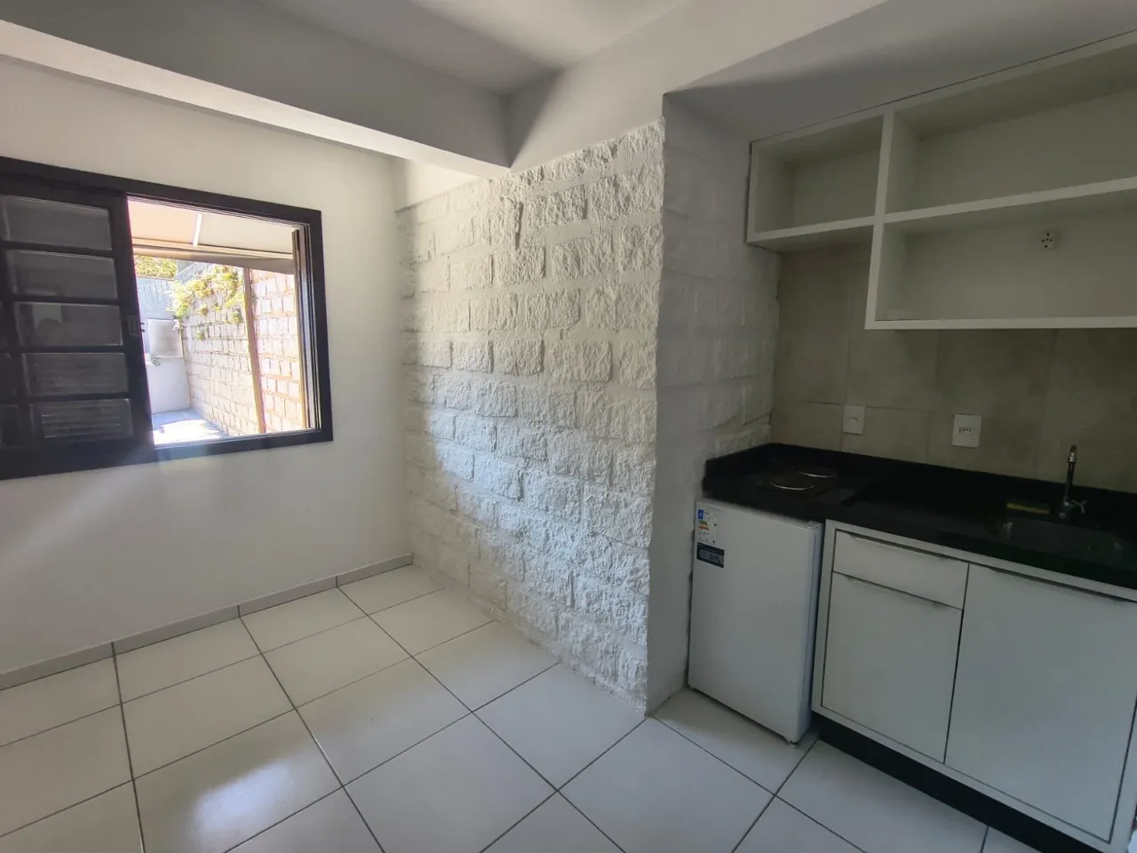 Estudio amueblado de 1 dormitorio con chimenea y 25 m² — photo 9