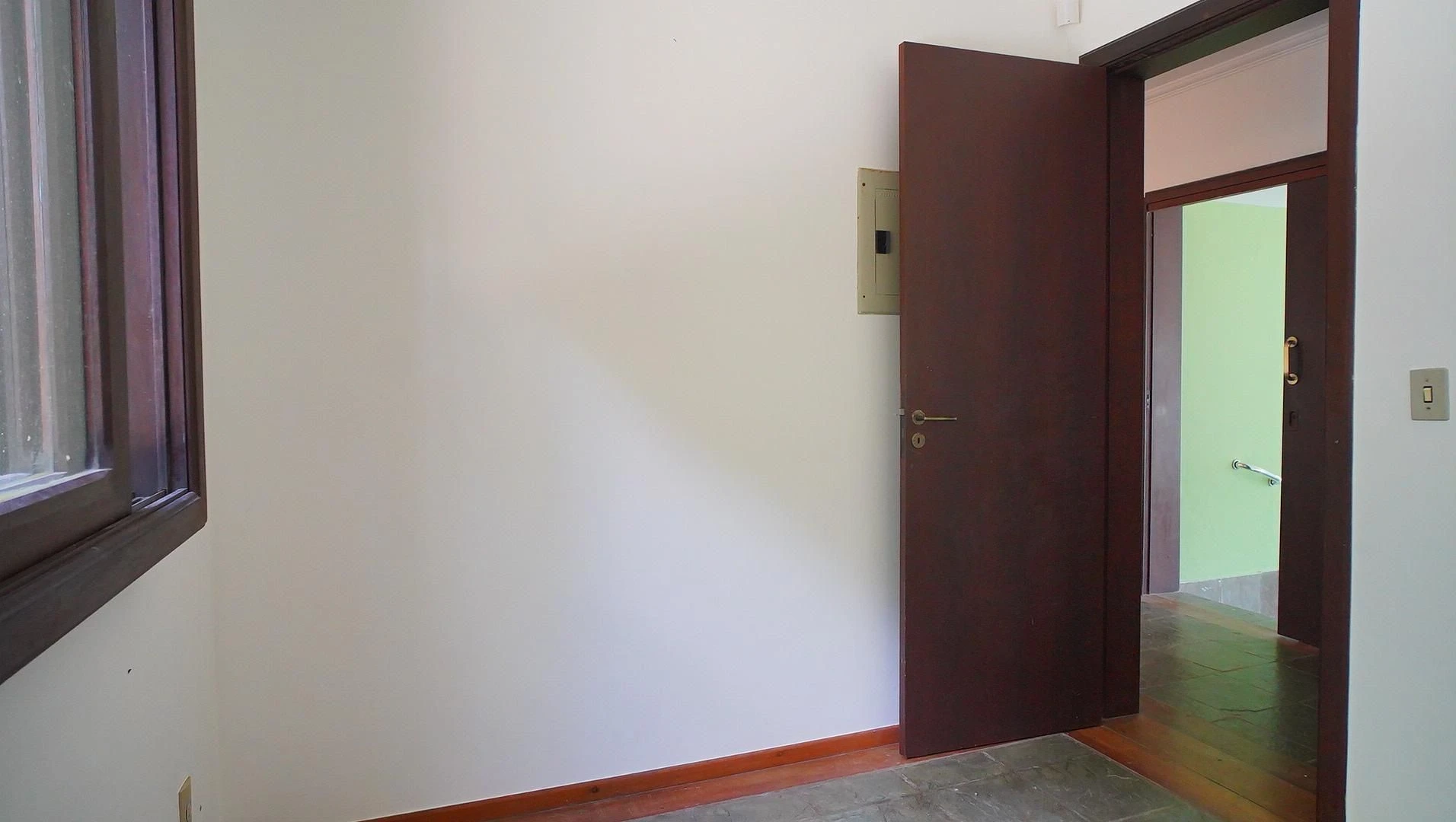Панорамні вікна та 4 спальні: будинок 735 м² — photo 56
