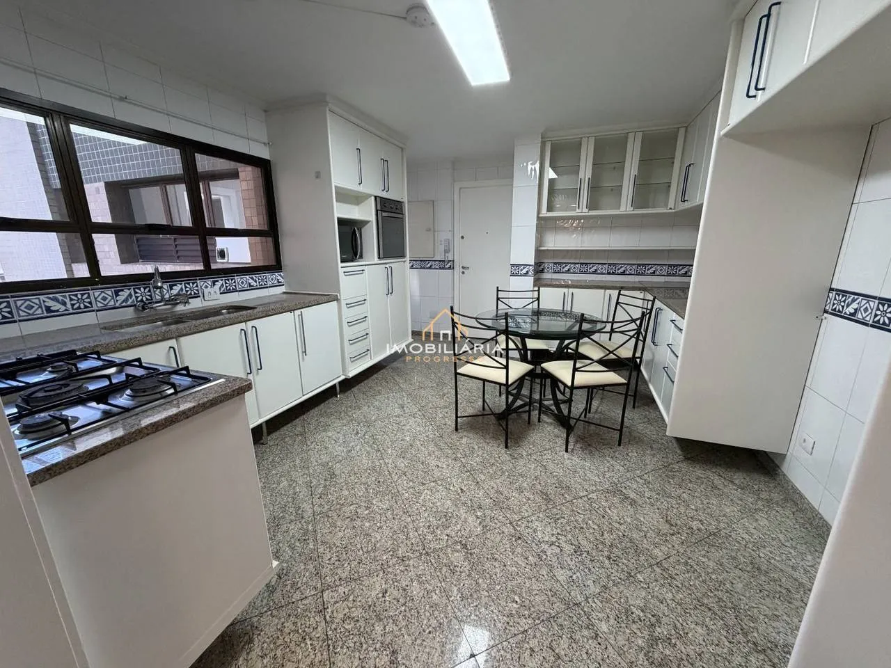 3-bedroom apartment with a home office in Curitiba — photo 12