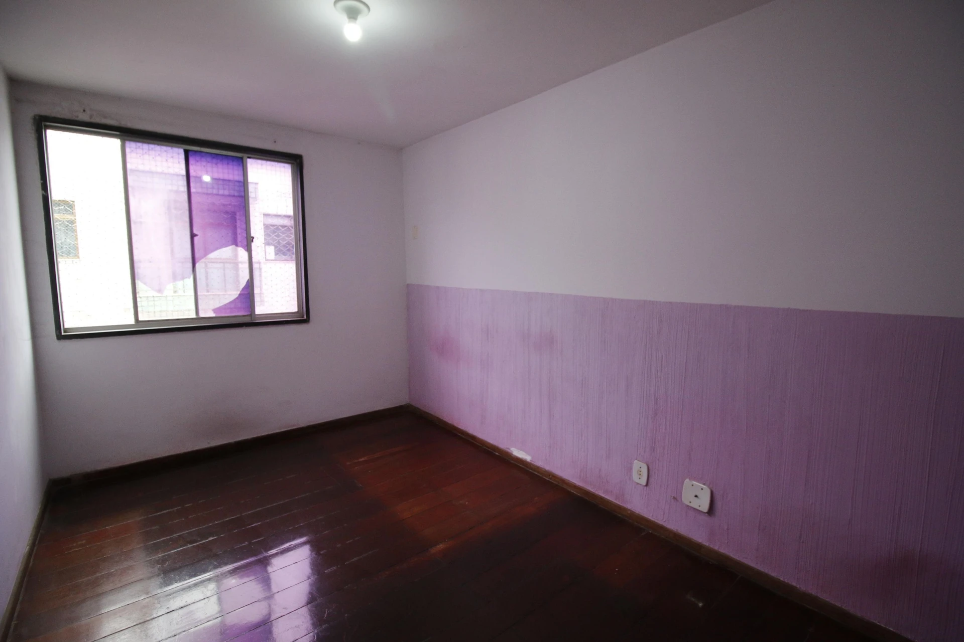 Balcony with a grill in a 3-bedroom apartment, 128 m² — photo 11