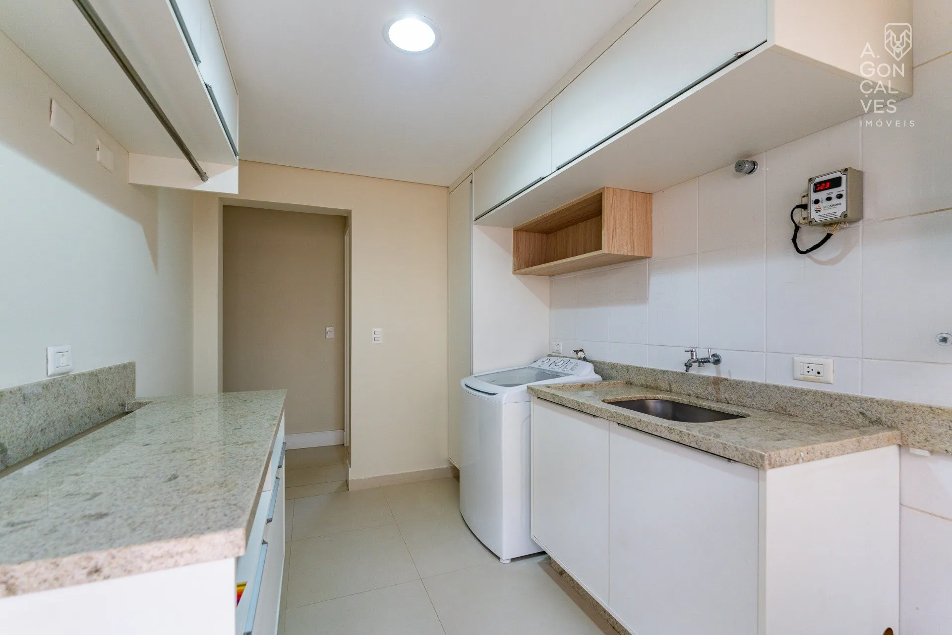 Unfurnished house with 4 bedrooms and 5 bathrooms — photo 54