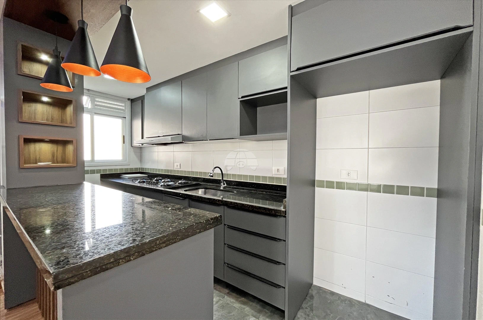 Balcony with a grill in a 2-bedroom apartment, 47 m² — photo 14