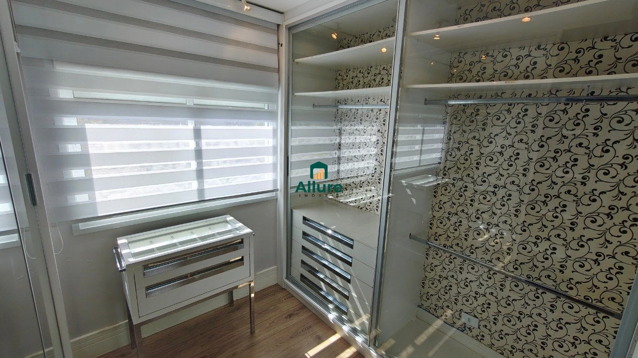Bathtub in a 3-bedroom house, 181 m² — photo 20