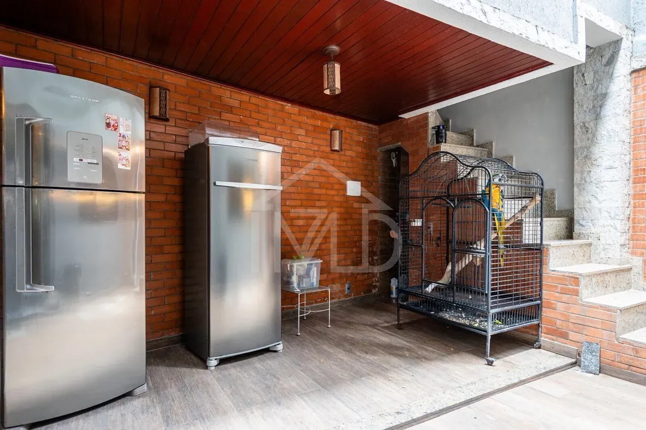 Furnished 6-bedroom house, 266 m² and 3 parking spots — photo 32