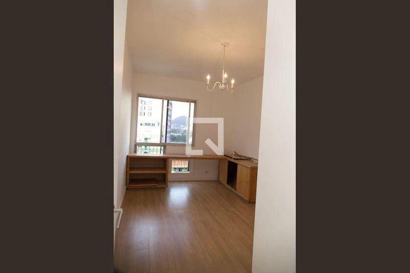 1-bedroom apartment with enclosed kitchen and balcony — photo 48