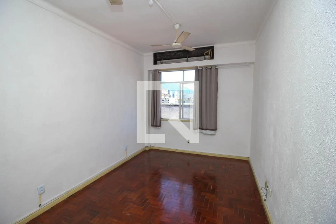 Unfurnished studio with a kitchenette and 1 bedroom — photo 10