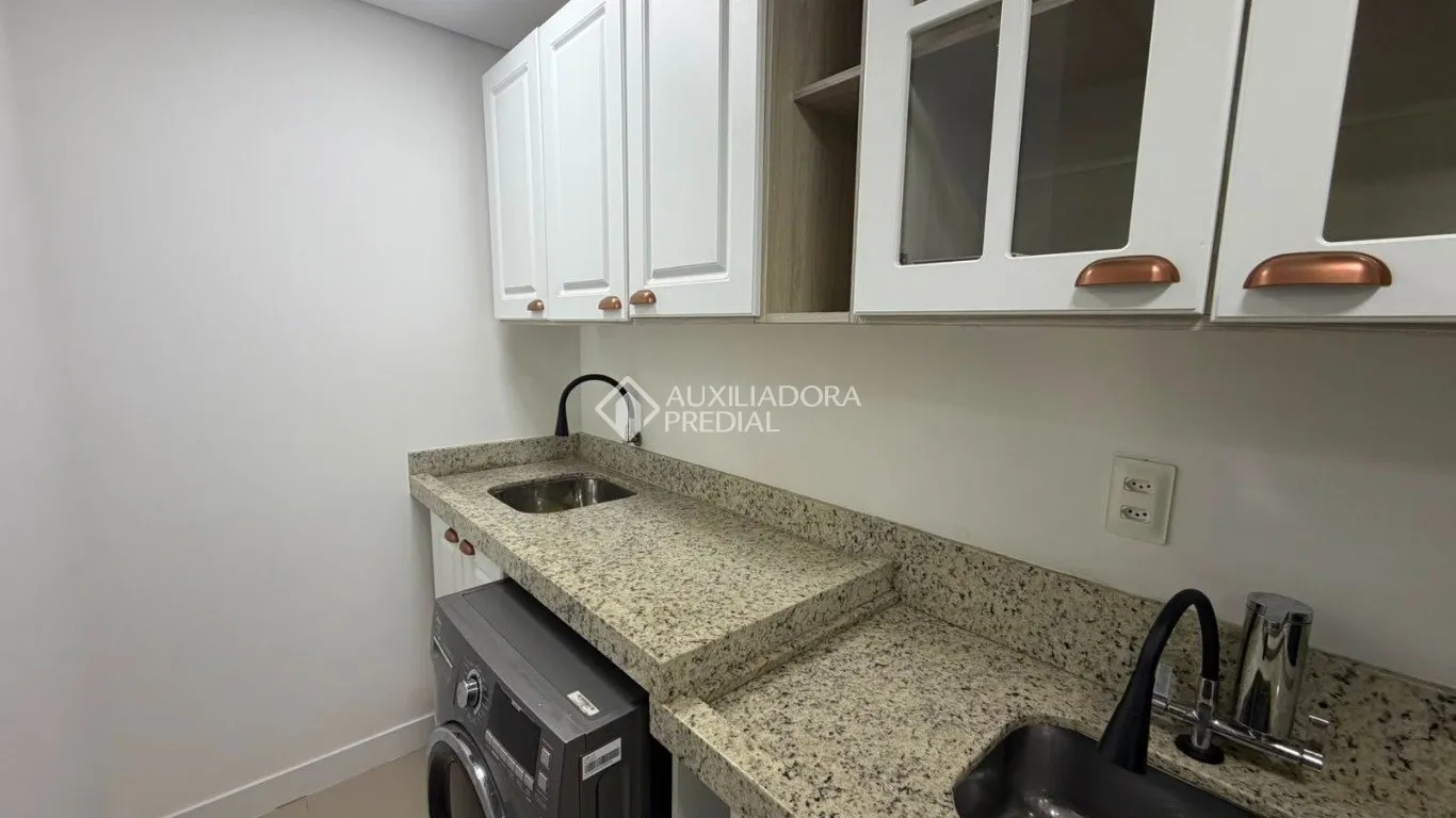 Furnished 1-bedroom apartment with 1 bathroom — photo 7