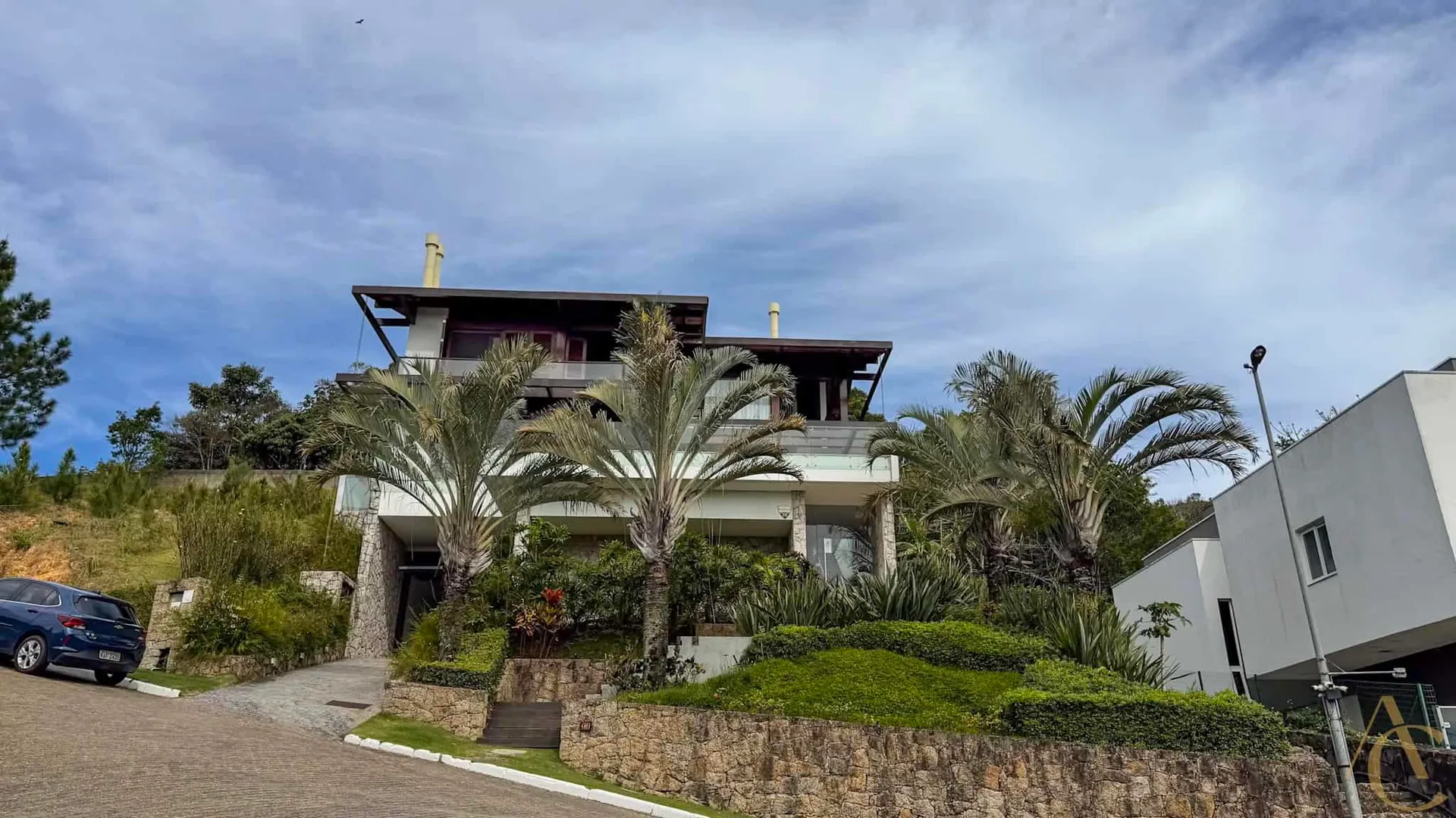 Furnished house, 689 m², with a grill on the balcony — photo 44