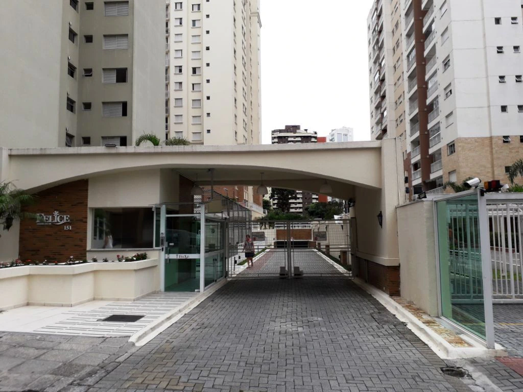 104 m² apartment with balcony and shared pool in the building — photo 2