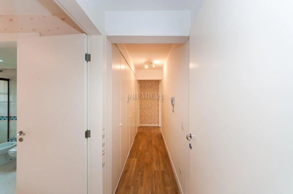 3-bedroom apartment with a bathtub in Curitiba — photo 11