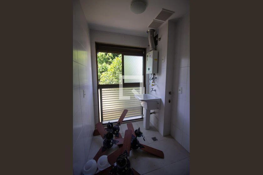 Rental apartment with 2 bedrooms and condo pool access — photo 32