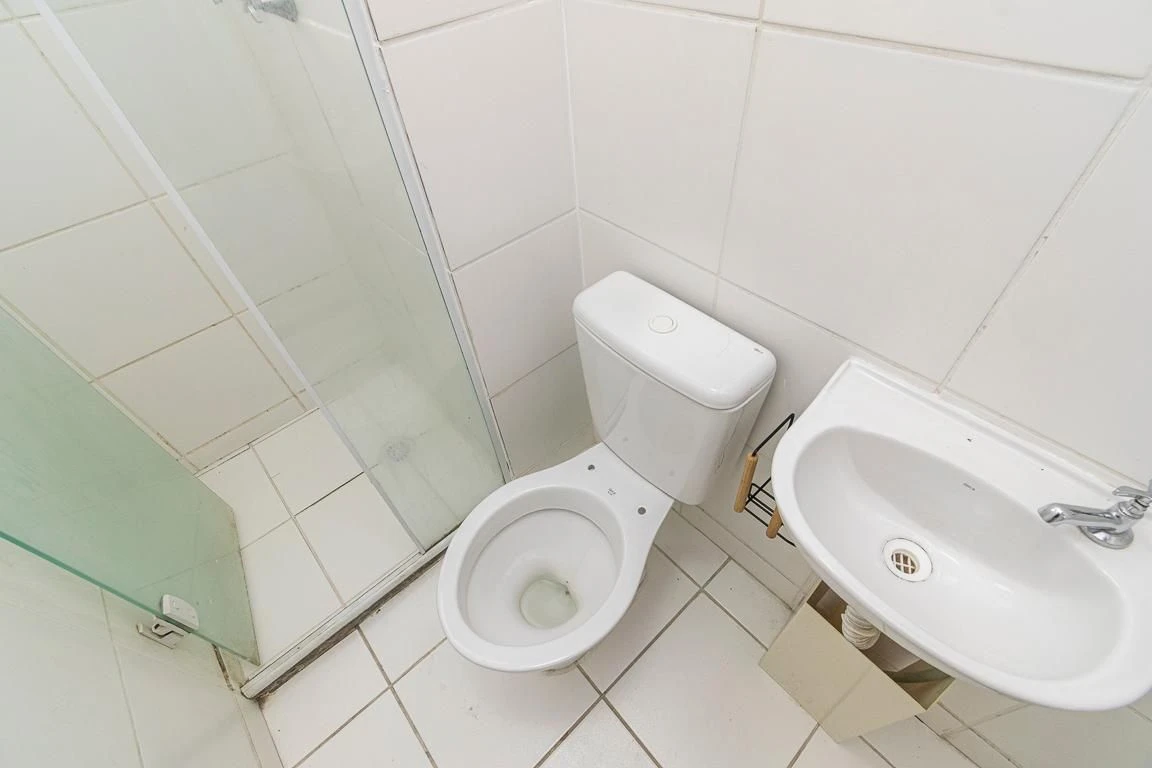 2-bedroom apartment with 1 bathroom, no parking