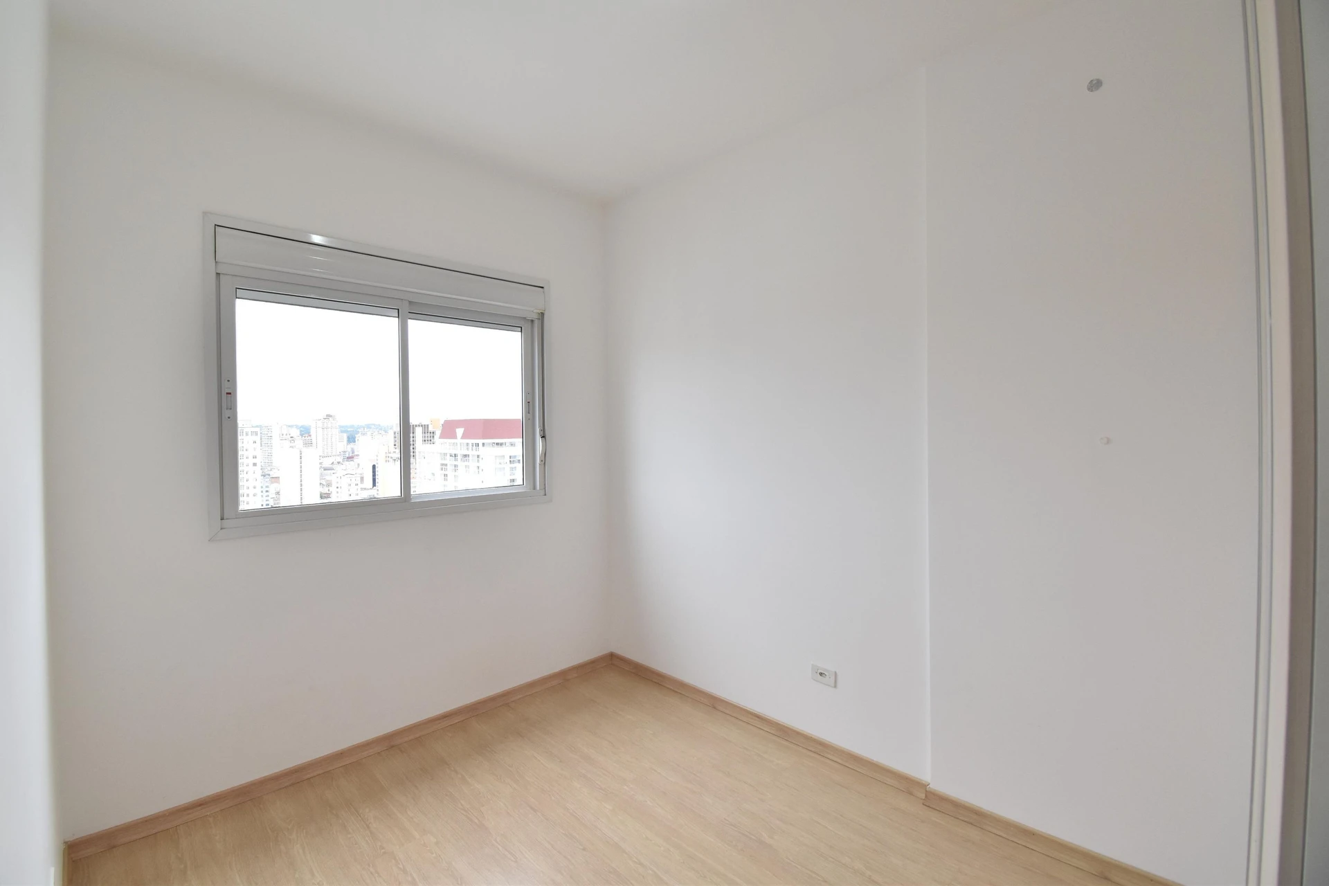 2-bedroom apartment with a grill on the balcony — photo 49
