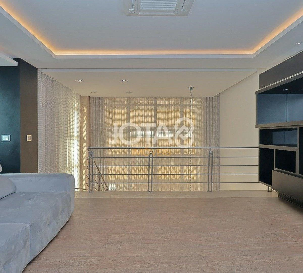 2-bedroom apartment in a building with a gym — photo 24