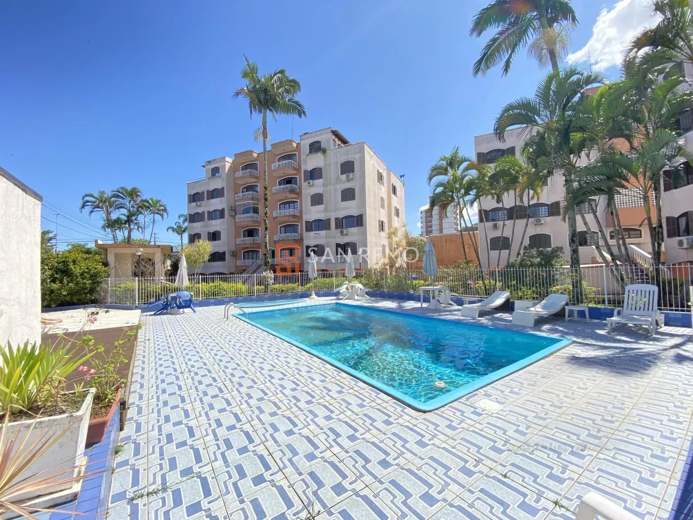 Furnished 2-bedroom apartment with a closed kitchen