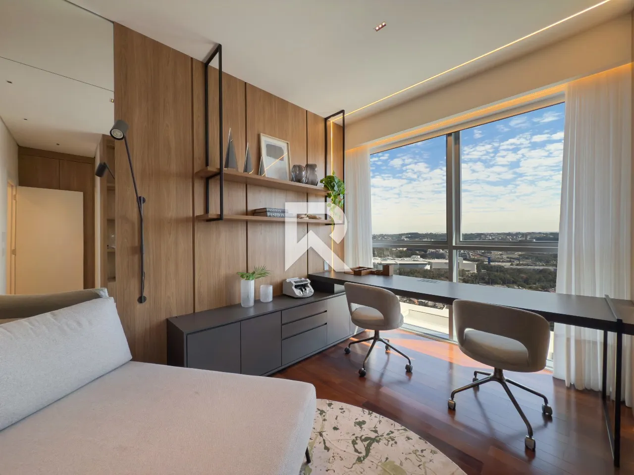 Furnished apartment with 4 en-suite suites and 4 parking spaces — photo 7