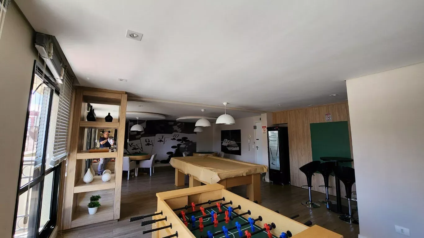 Wood or laminate floors in a one-bedroom apartment, 33 m² — photo 20