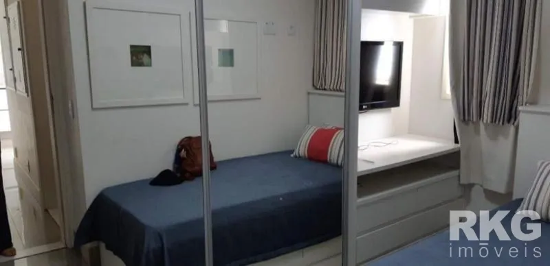 Unfurnished 4-bedroom apartment with 5 bathrooms — photo 25