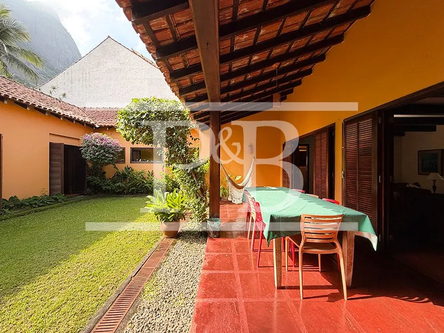Casa com 4 dormitórios e varanda com churrasqueira — photo 19