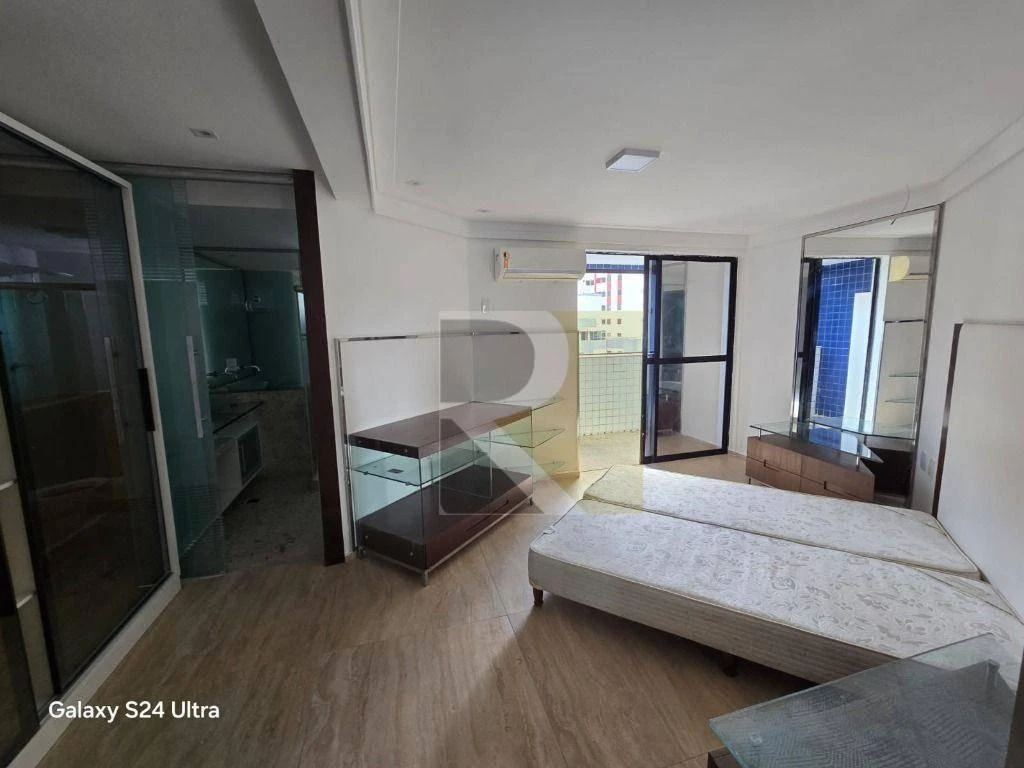 Furnished apartment, 250 m², with a glass-enclosed balcony — photo 9