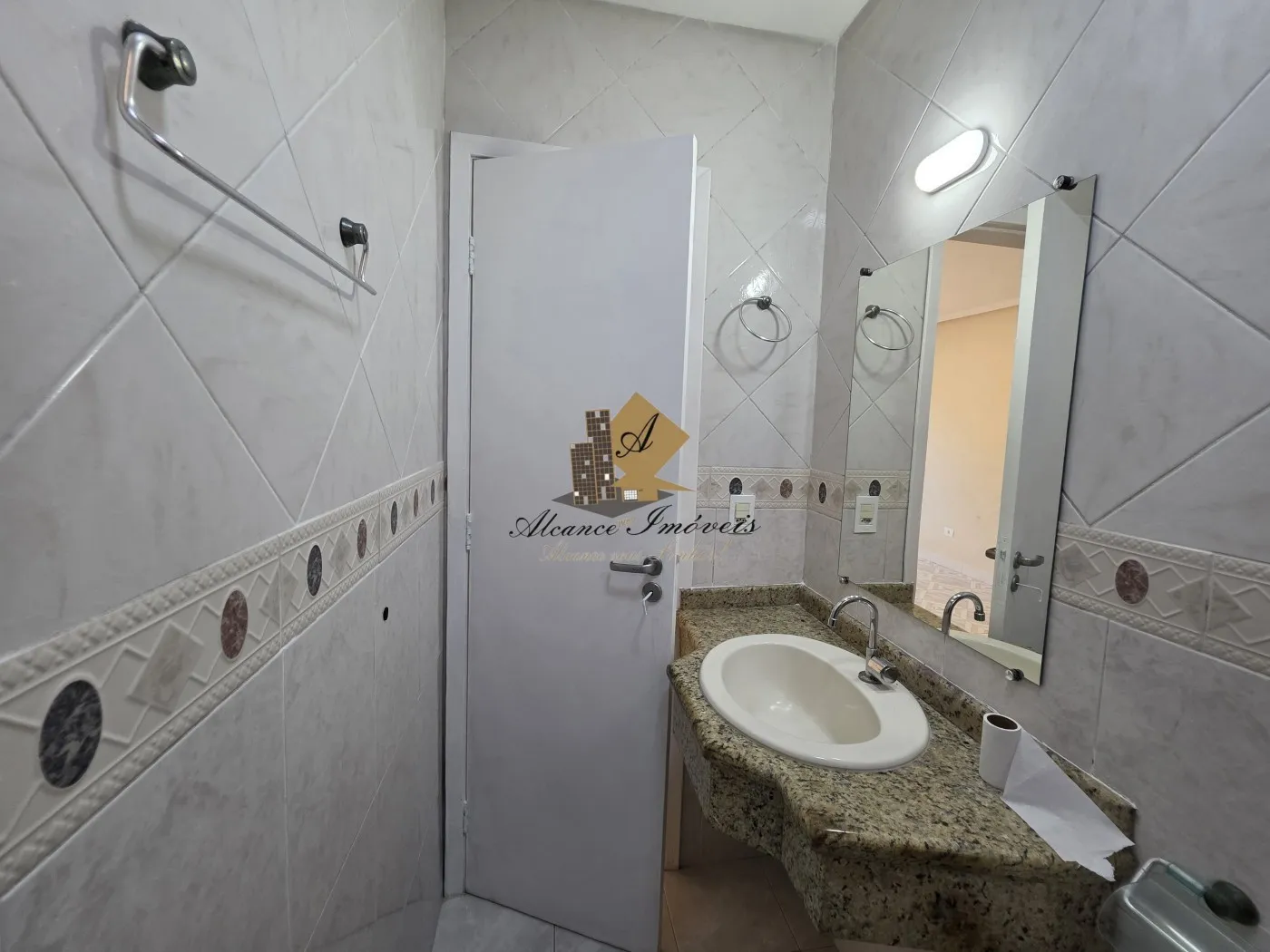 Condominium house with 2 bedrooms and 1 bathroom — photo 22