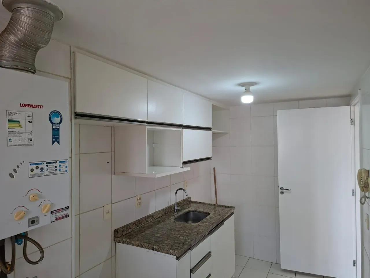 Apartamento sem mobília com 3 quartos e varanda — photo 5