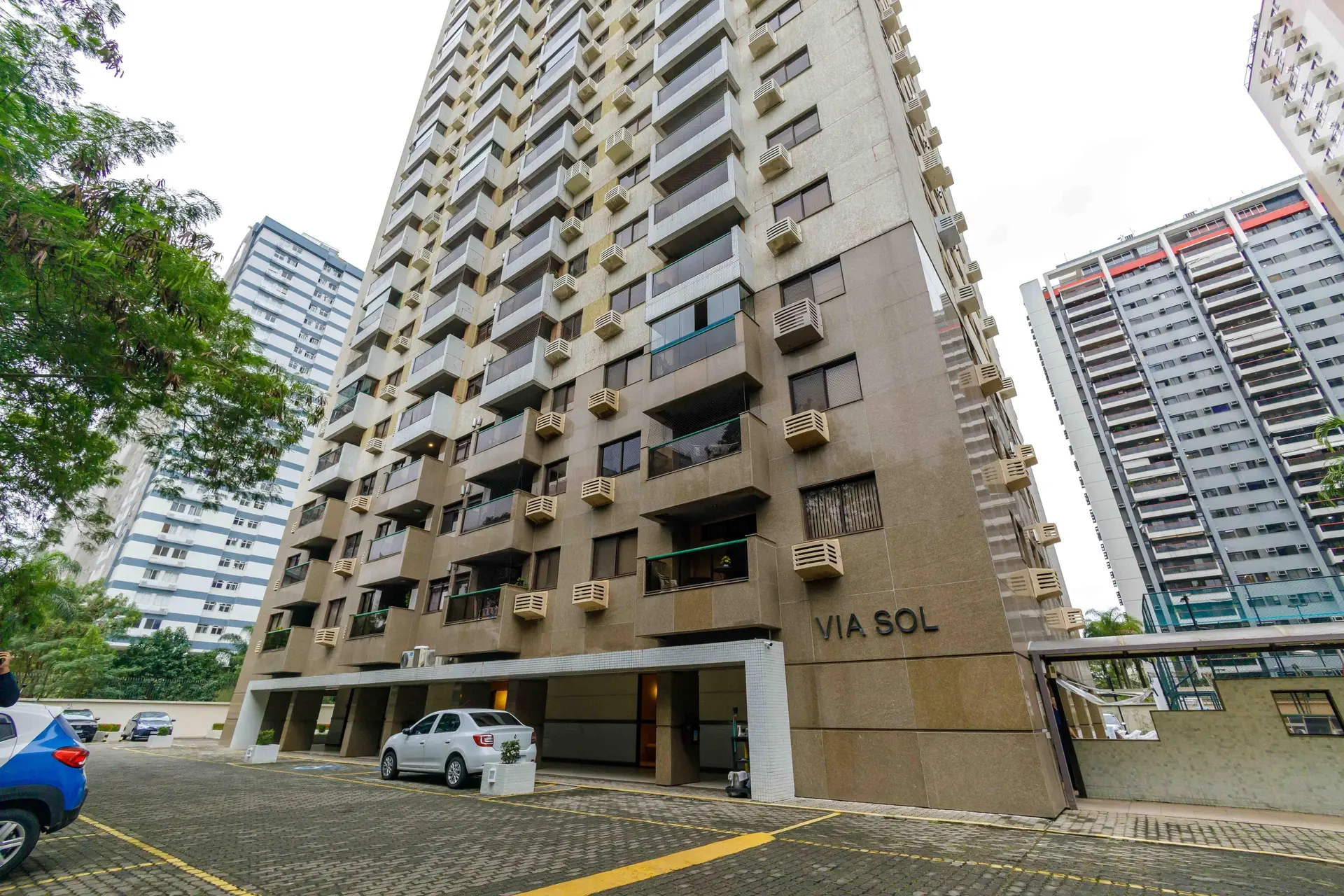 Furnished 2-bedroom apartment with 1 suite — photo 37
