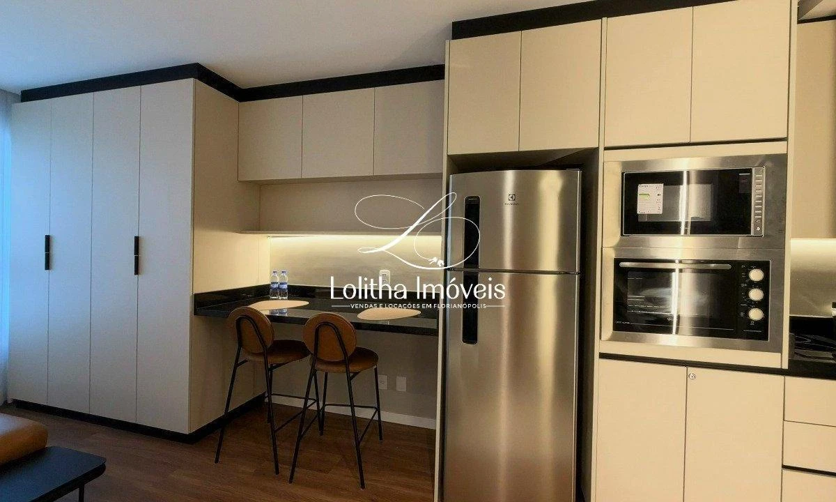 One-bedroom apartment in a building with a coworking space — photo 2