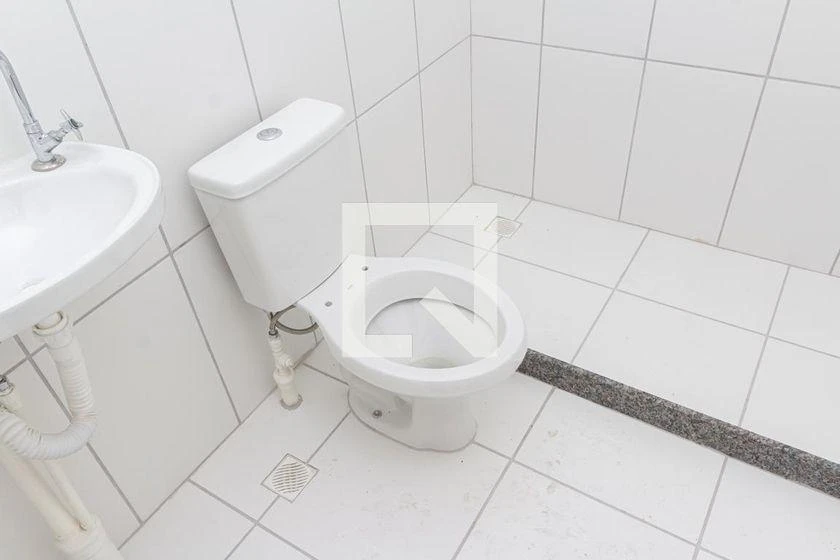 Unfurnished 2-bedroom apartment with 45 m² and wood floors — photo 31