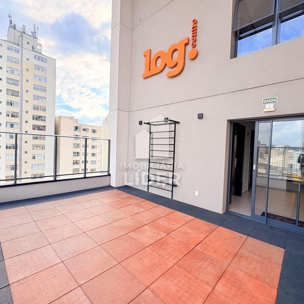 One-bedroom apartment in a building with a coworking space — photo 29
